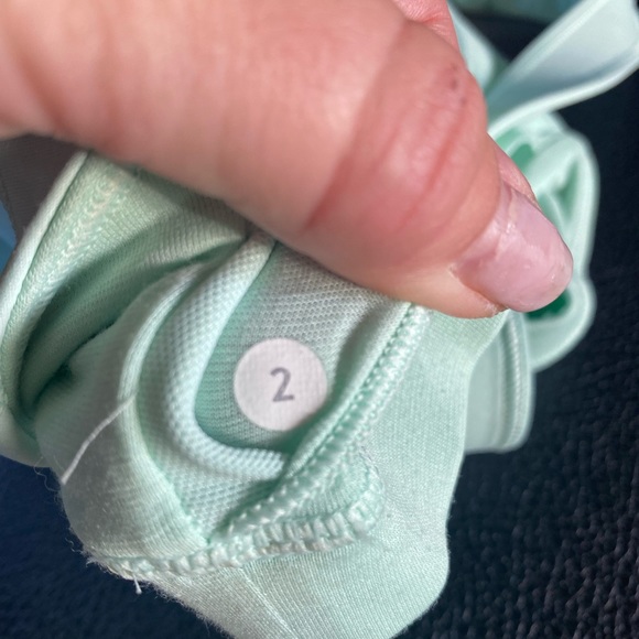 Lululemon tank - Picture 3 of 4